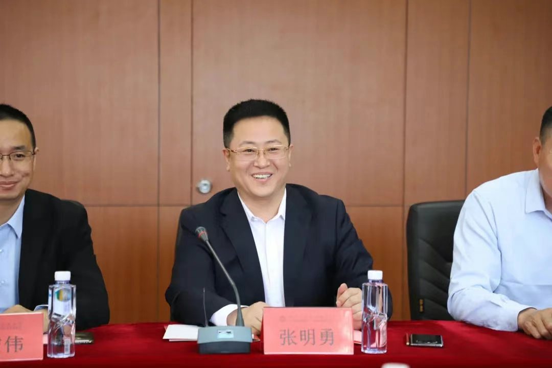 ​江西进贤县委常委、县纪委书记涂辉平一行莅临明日之星教育基金会交流座谈