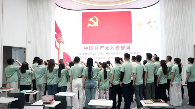 庆华诞・担使命